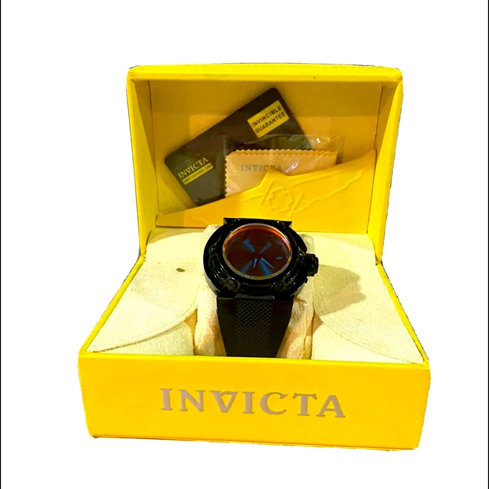 Men’s Invicta wristwatch